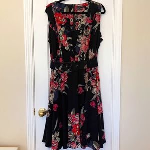 CITY CHIC Beautiful Black Floral Dress!  SZ 18